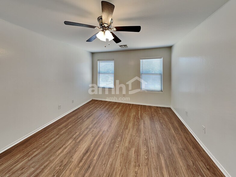 Building Photo - 349 E Maddison St