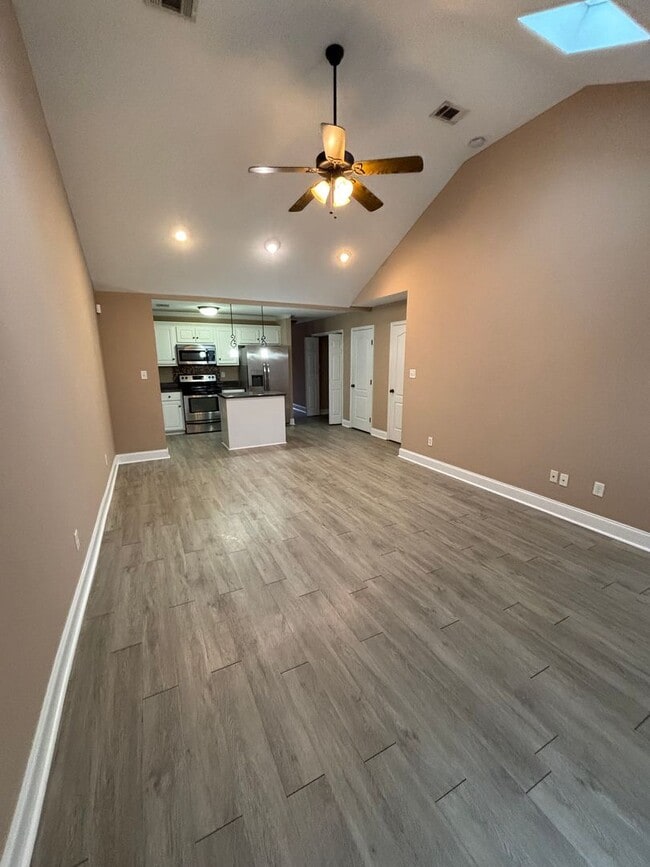 Building Photo - 818 Bryan Cir