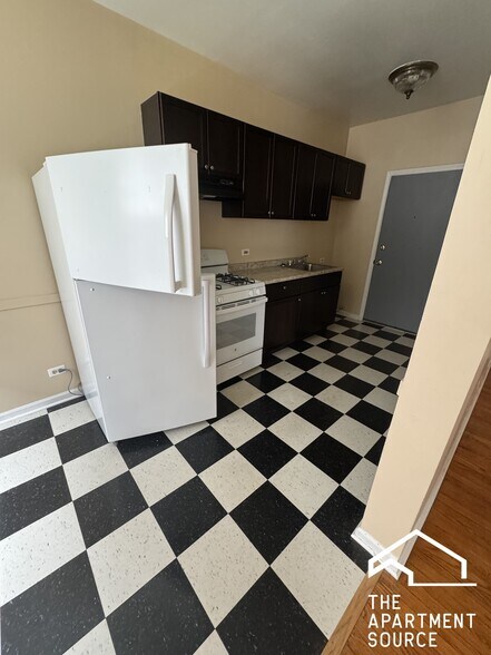 Building Photo - 7722 N Marshfield Ave