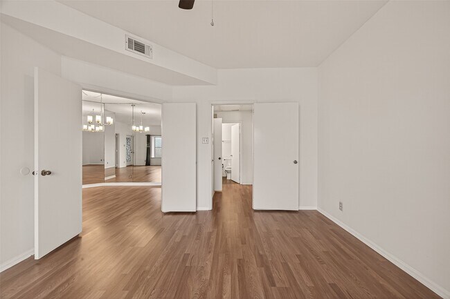 Building Photo - 2211 S Braeswood Blvd