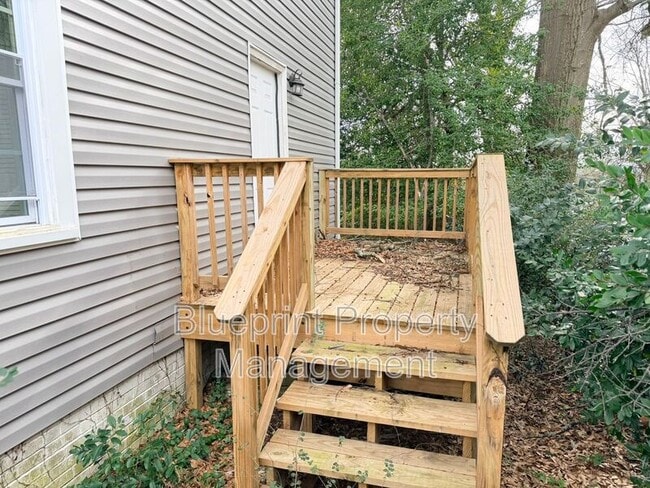 Building Photo - 1701 4th Terrace W