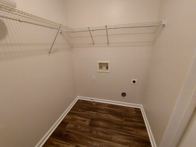 Building Photo - Beautiful 3BR/2.5BA Home in Scenic Lake Community Lithonia, GA