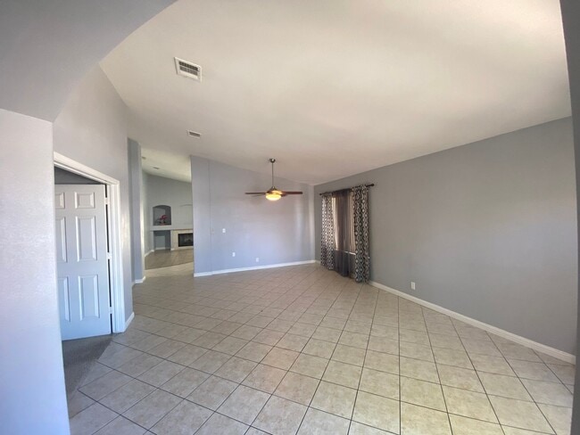 Building Photo - Henderson Cutie