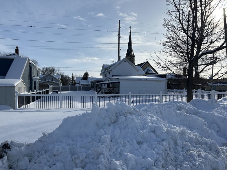 Building Photo - 600 3rd St