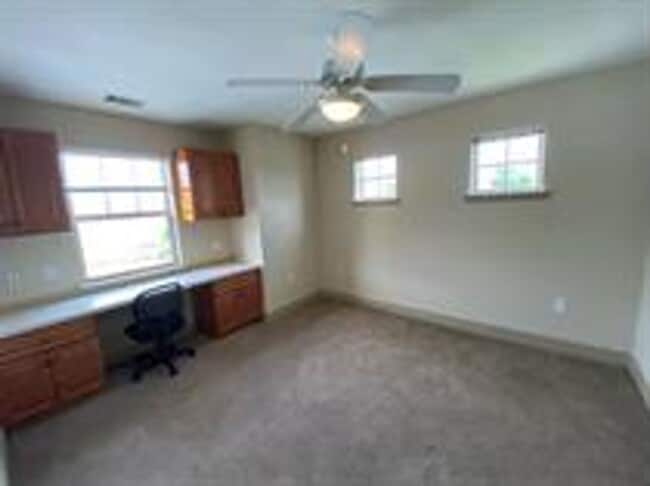 Building Photo - 1621 Muscovy Wy