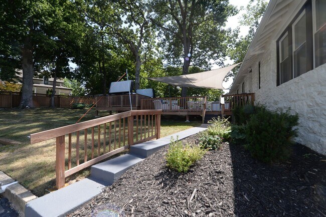 Building Photo - 354 Frieda Ave