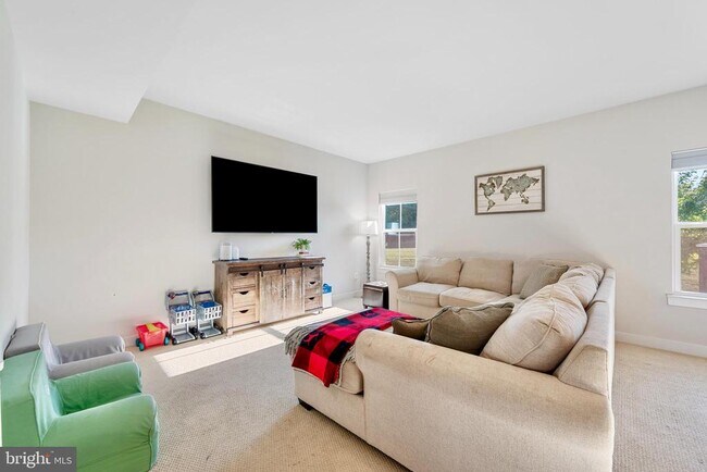 Building Photo - 124 Emperor Dr