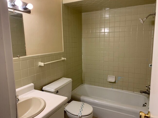 Building Photo - 219 Eisenhower Dr