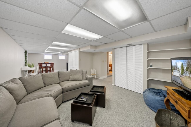 Building Photo - 438 Sylvan Dr