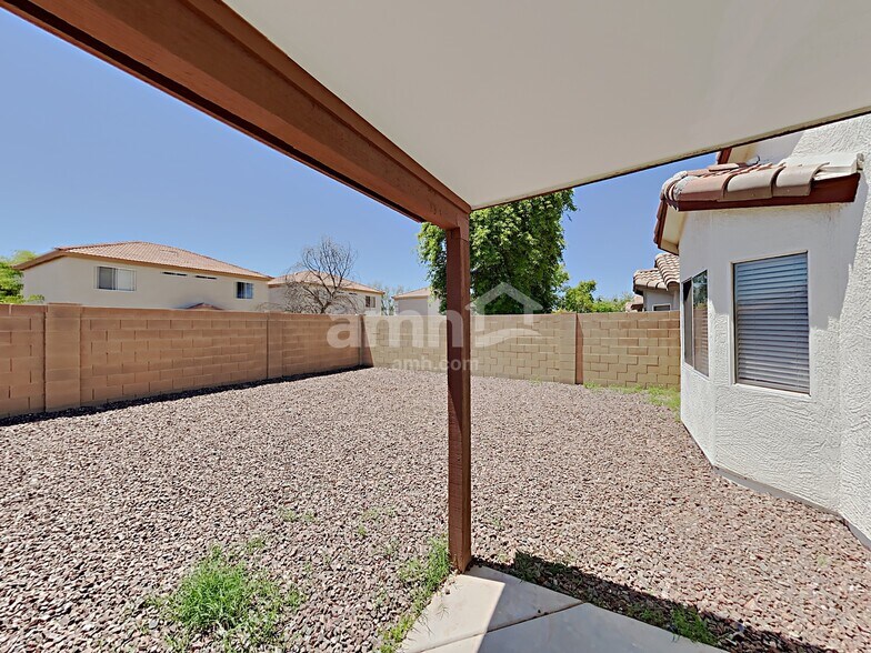 Building Photo - 12433 W Willow Ave