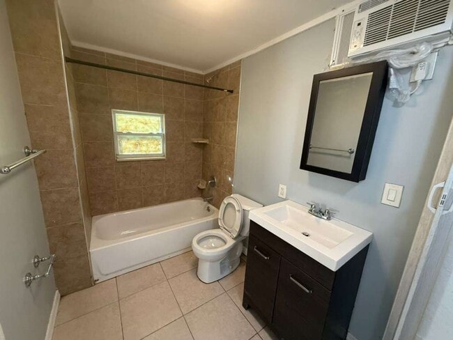 Building Photo - 3/2 Beautiful Upgraded Home on a corner lot! Don't miss out on this one!