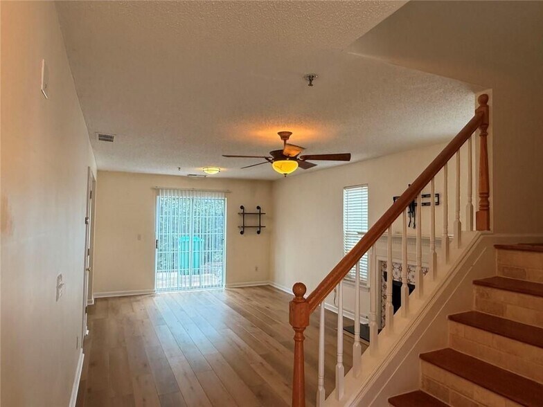 Building Photo - 342 Cottonwood Creek Cir