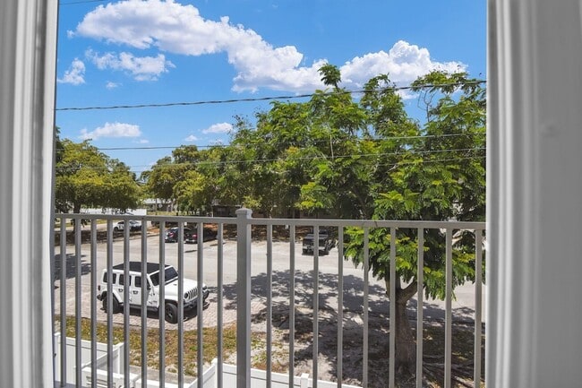 Building Photo - 3432 NE 15th Ave