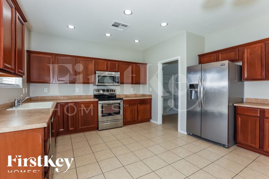 Building Photo - 1179 E Desert Springs Way