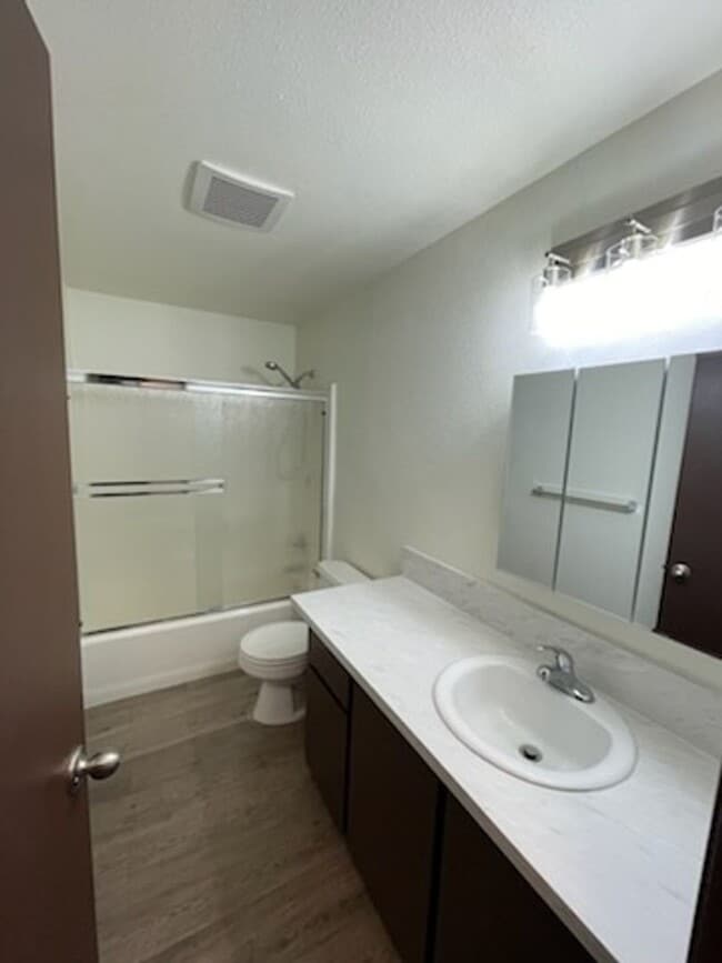 Building Photo - Newly Remodeled 3 Bedroom 1 Bathroom Ranch...