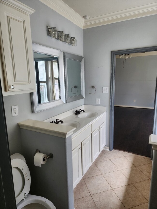 Building Photo - 16935 Jelly Park Stone Dr