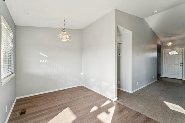 Building Photo - 7557 Arlington Dr