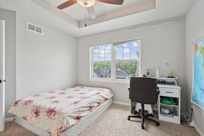 Building Photo - 5811 Levitan Ln
