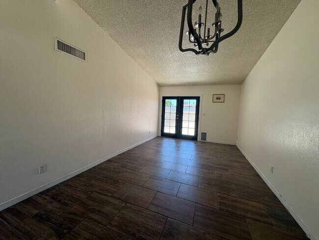Building Photo - Lower valley duplex for rent