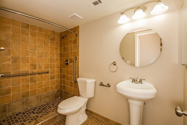 Building Photo - 5616 Red Bluff Dr