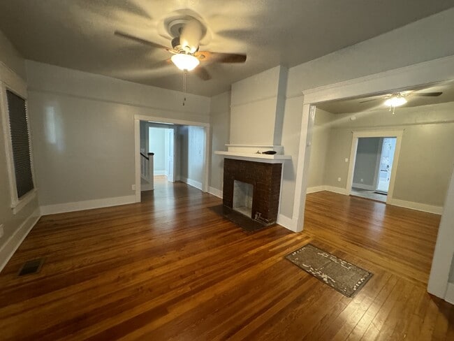 Building Photo - 4 bedroom 3 bath Springfield home with Off street parking