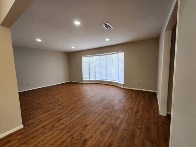 Building Photo - 8023 S Braeswood Blvd
