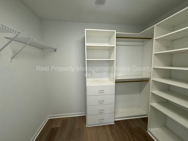 Building Photo - 2 Bellmore Ct