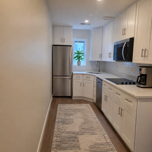 virtual staged - 607 N Wells St