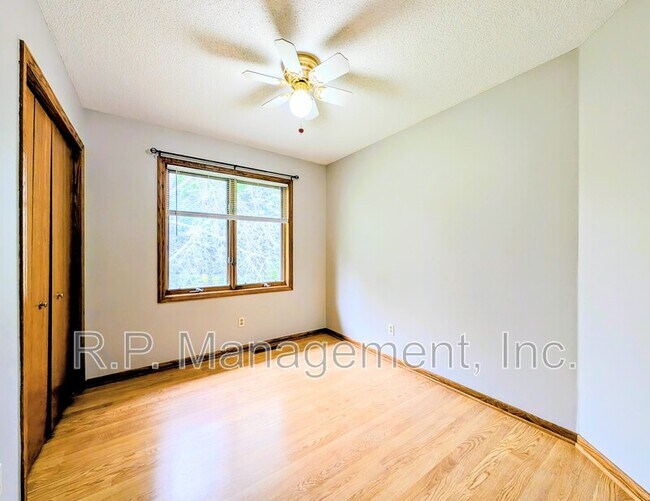Building Photo - 940 Jefferson Ln
