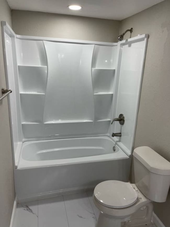 Building Photo - Beautiful 3 Bedroom 2 Bath Home! MOVE IN SPECIAL!