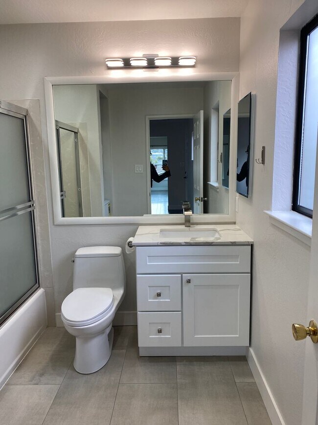 Building Photo - 3907-3909 Nevil