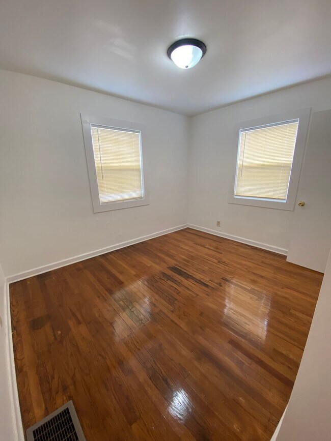 Building Photo - 2 Bedroom | 1 Bathroom Single-Family Home Near OSU – Pets Welcome!