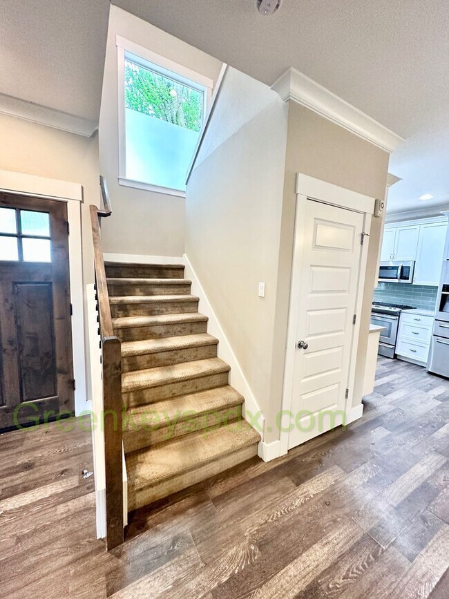 Building Photo - Beautiful Newer Built House in NE Portland