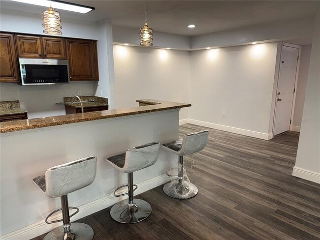 Building Photo - 9481 Highland Oak Dr