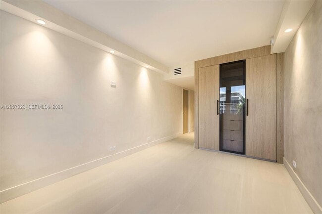 Building Photo - 2301 Collins Ave