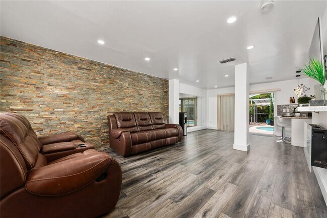 Building Photo - 1233 Sandbrook Dr