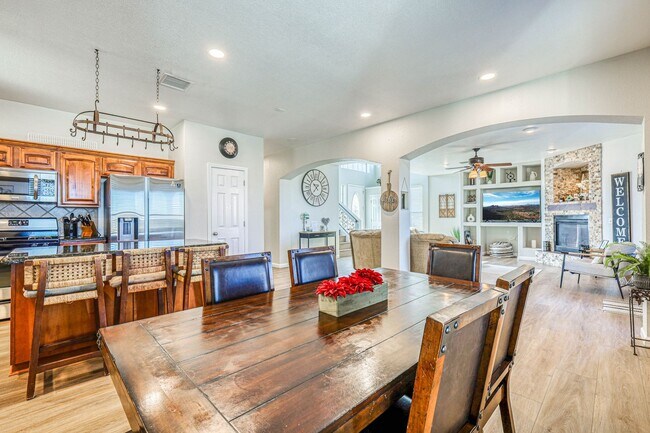 Building Photo - Beautiful Westside home FURNISHED with 4 b...