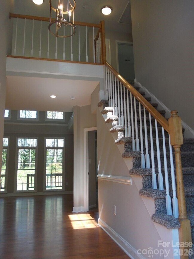 Building Photo - 6223 Hickory Cove Ln