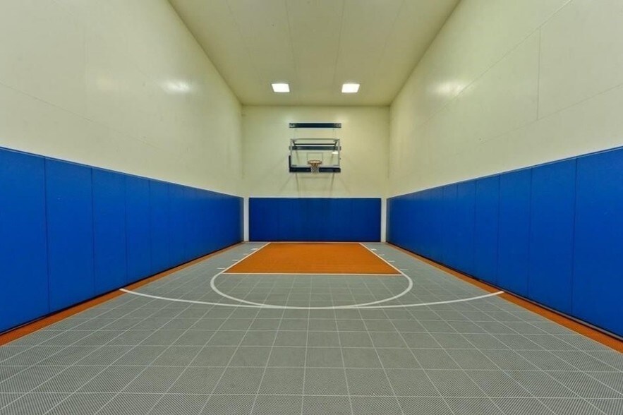 Indoor Basketball Court - 5540 Owensmouth Ave