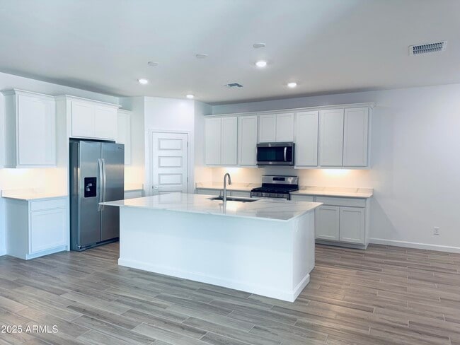 Building Photo - 15402 W Cottontail Ln