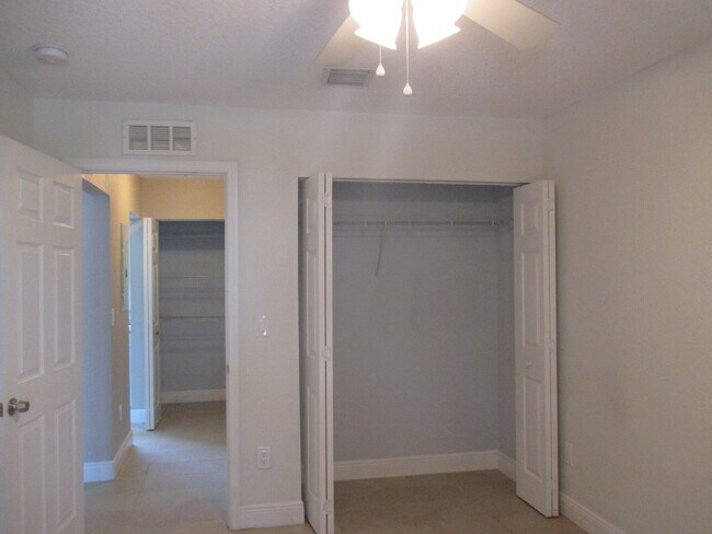 Building Photo - 4100 NE Indian River Dr