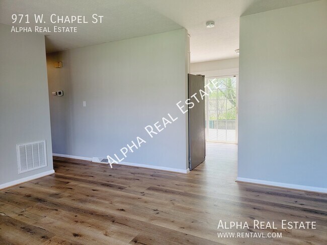 Building Photo - Pet friendly home with level fenced back y...