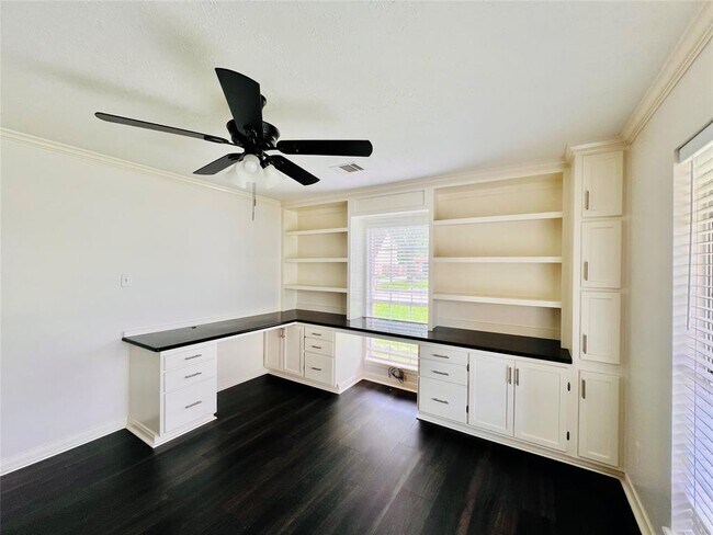 Building Photo - 5707 Arenas Timbers Dr