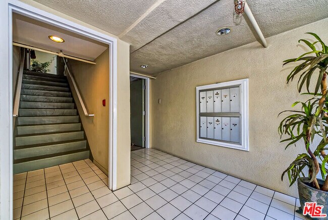 Building Photo - 4403 Ocean Front Walk