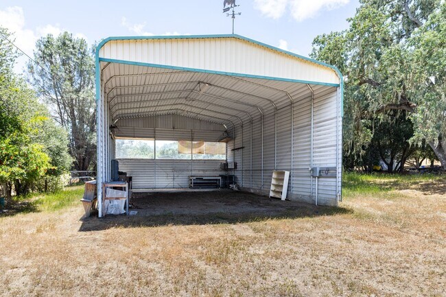 Building Photo - Beautiful 3B/3B Westside Atascadero