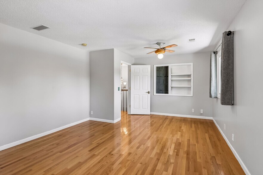 Building Photo - 6013 Porter Ln