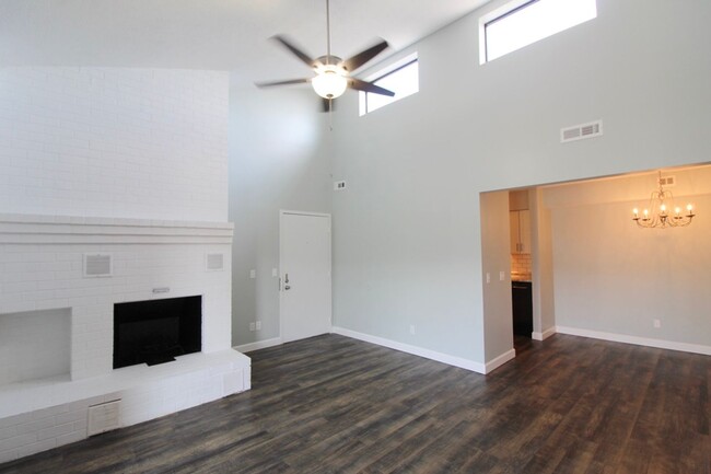 Building Photo - Remodeled 2 bedroom 2 bath condo on the to...