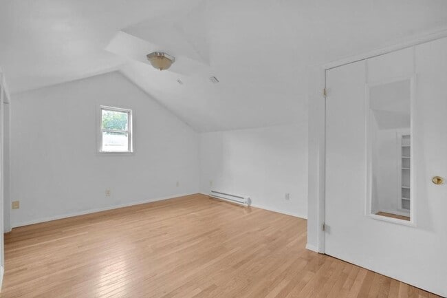 Building Photo - 3 bedroom 2 bath