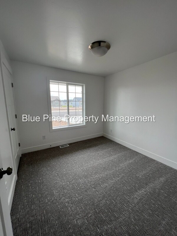 Building Photo - 4211 N Ventura Ave