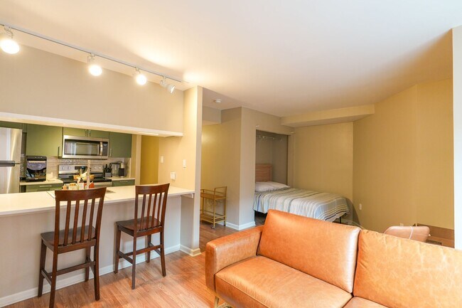 Building Photo - Old City Charmer Historic Building